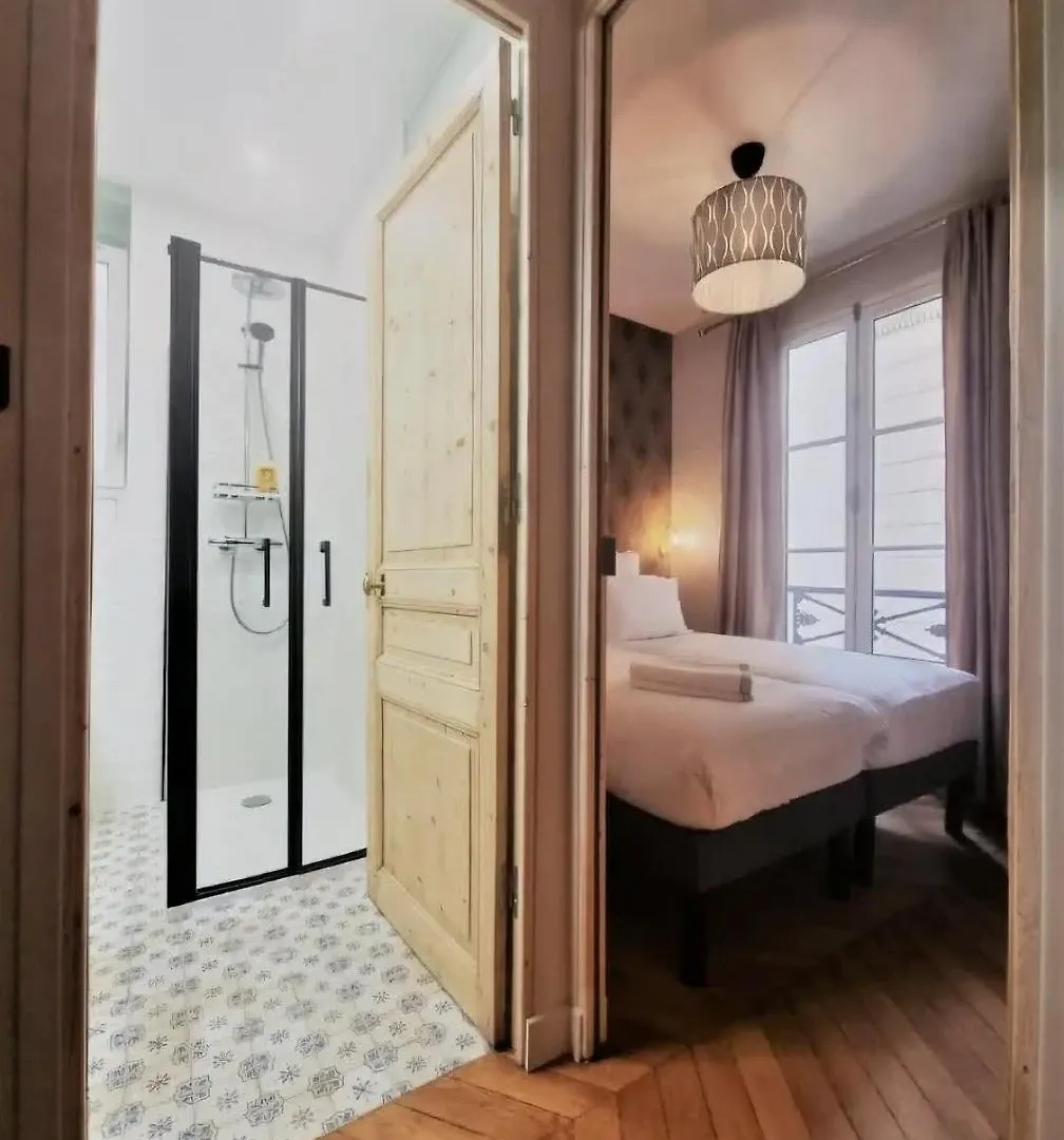 Stylish Apartment In The Heart Of Paris