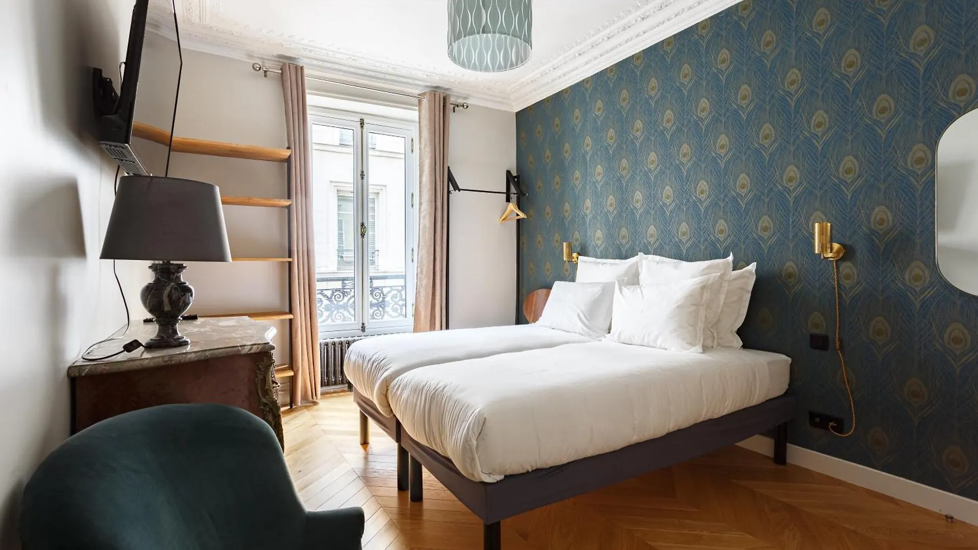Stylish Apartment In The Heart Of Paris