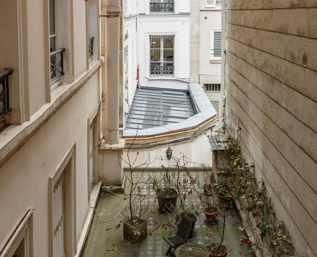 Stylish Apartment In The Heart Of Paris